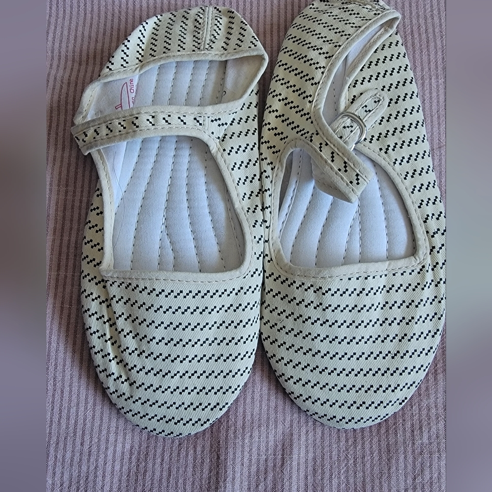 UO Nin Hao Mary Jane Flats (pattern)